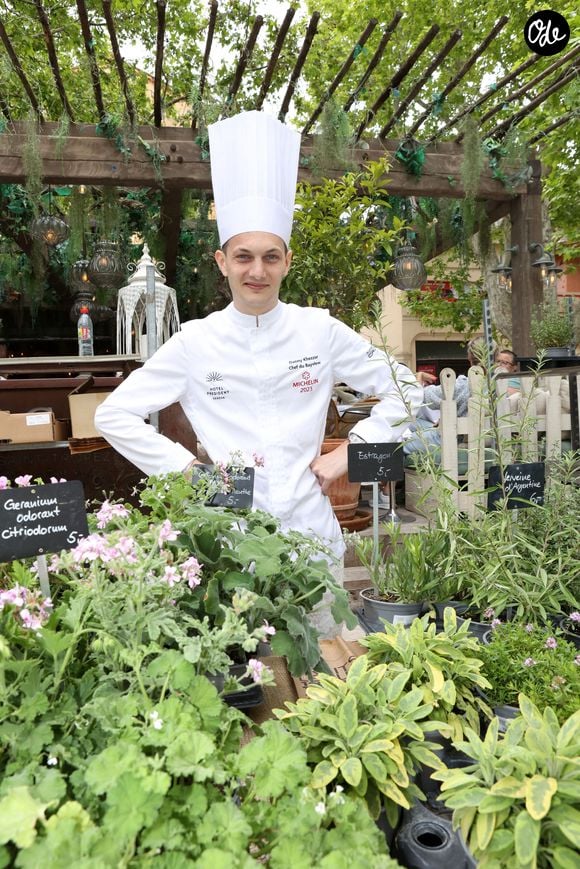 Le Chef Danny Khezzar - 4ème édition "Les Chefs à Saint-Tropez fêtent les Producteurs" sur la place des Lices à Saint-Tropez le 5 mai 2024. © Jean-Marc Lhomer/Bestimage