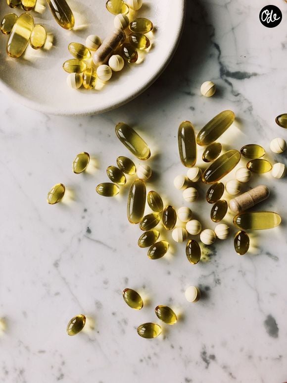 Des gummies gourmands aux cure plus traditionnelles, plusieurs formats promettent de redonner de la vitalité à la fibre capillaire.