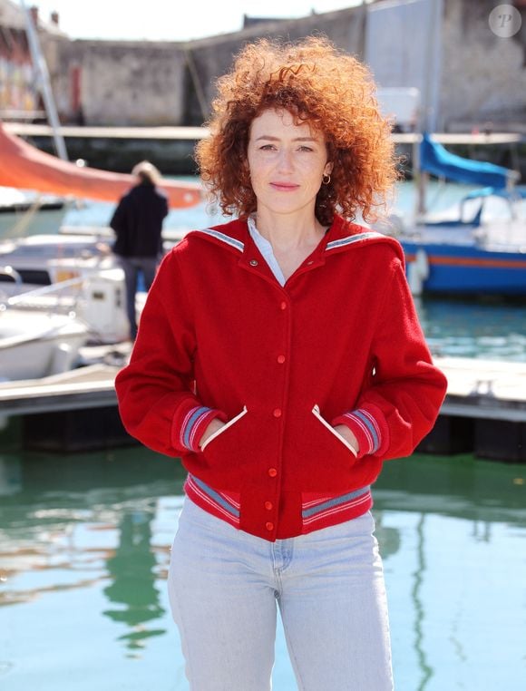 Lors de son passage sur le plateau du "Buzz TV"

Blandine Bellavoir - Photocall du film en compétition "Fortune de France" lors de la 26ème Edition du Festival de la Fiction de La Rochelle. Le 13 septembre 2024
© Patrick Bernard / Bestimage