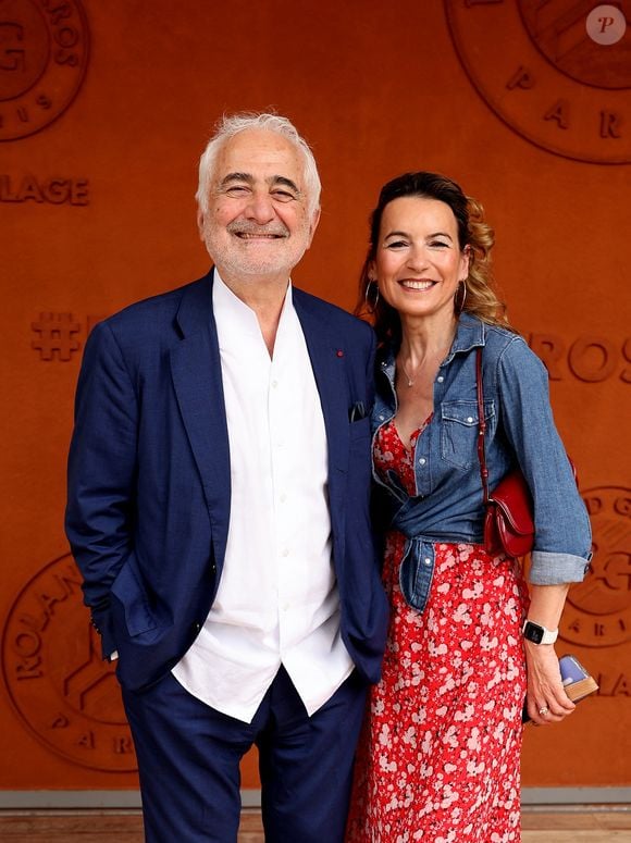 Guy Savoy et sa compagne Laetitia Barlerin - Les célébrités au photocall du village lors des Internationaux de France de Tennis de Roland Garros 2026. Paris, le 31 mai 2026. © Jacovides / Bestimage