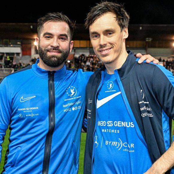 Kendji Girac et Louis Ducruet durant la première édition du " match des légendes " opposant l'équipe des Légendes, les anciens de Cannes, à l'équipe des Etoiles avec pour capitaine Didier Deschamps, au stade Pierre de Coubertin à Cannes, le 30 octobre 2025. Les Légendes cannoises, coachées par Luis Fernandez et supportées par Zinedine Zidane qui portait les couleurs cannoises, mais qui n'a pas joué, ont remporté le match 3 à 2. Tous les bénéfices de la soirée seront reversés aux associations les Etoiles de l'Espoir, à l'association Adrien et à l'association Clin d'Oeil, qui oeuvrent pour les plus démunis et la jeunesse. © Bruno Bebert / Dominique Jacovides / Bestimage