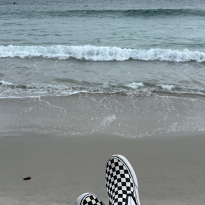 Estelle Denis a dévoilé des clichés de ses vacances en Bretagne avec son compagnon Marc Thiercelin le mardi 29 juillet 2025 sur Instagram.
Crédit : estelledenis/Instagram