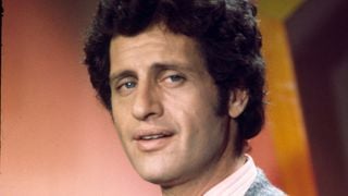 Joe Dassin : Son fils Jonathan sort un nouveau titre en duo avec l'ex-compagne d'une figure phare de CNEWS