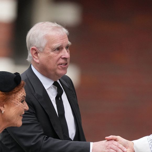 Le prince Andrew, duc d'York, Sarah Ferguson, duchesse d'York - Les membres de la famille royale assistent aux funérailles de la duchesse de Kent, à la cathédrale de Westminster, à Londres, au Royaume-Uni, le 16 septembre 2025. © Julien Burton / Bestimage