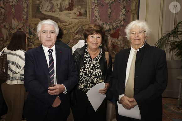 René-Georges Querry, Josseline de Clausade, Jean-Jacques Annaud - Dîner de La Revue des Deux Mondes au Cercle Interalliée avec en invité d’honneur Gerald Darmanin, Paris, France, le 3 novembre 2025. Les salons du Cercle Interallié ont fait salle comble ce soir-là, réunissant de nombreuses personnalités du monde de la politique, des affaires, du droit, de la culture ou encore de la diplomatie, venues écouter le garde des Sceaux. 
© Jack Tribeca / Bestimage