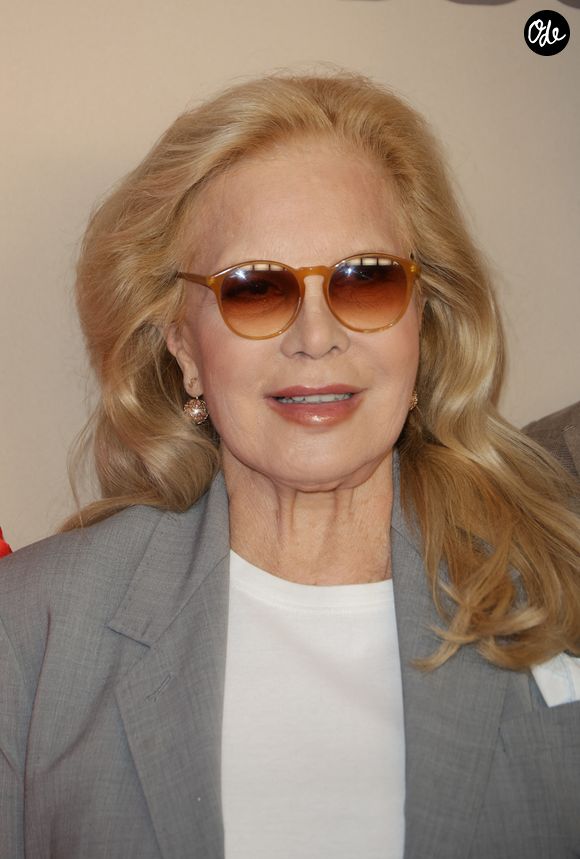 Sa grand-mère Sylvie Vartan ne cache pas sa fierté : "J'avoue qu'il est beau. C'est fou !", a-t-elle confié à Gala en avril dernier. 
Sylvie Vartan - Avant-première du film "Ma Mère, Dieu et Sylvie Vartan" au cinéma Pathé Palace à Paris. © Coadic Guirec/Bestimage