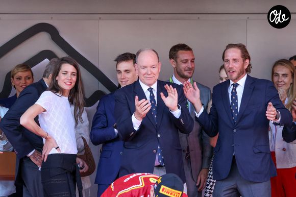 La princesse Charlène de Monaco, Charlotte Casiraghi, Louis Ducruet, le prince Albert II de Monaco, Pierre Casiraghi et Andrea Casiraghi - La famille princière de Monaco sur le podium avec Charles Leclerc, vainqueur du Grand Prix de Formule 1 (F1) de Monaco, le 26 mai 2024. © Claudia Albuquerque/Bestimage