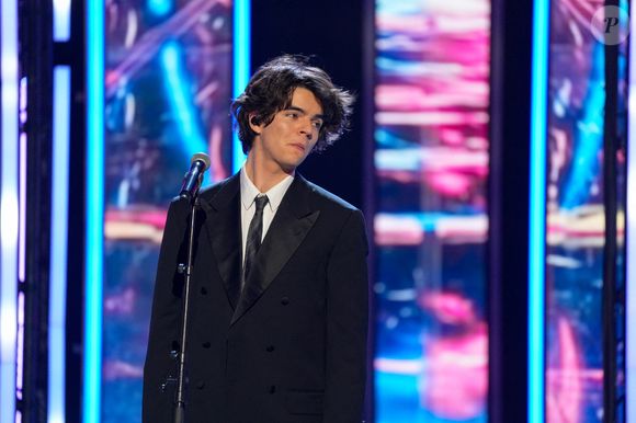 Sam Sauvage lors de la deuxième soirée de la 39ème édition du Téléthon sur France 2 aux Studios du Lendit à Saint-Denis, France, le 6 décembre 2025. Les trente heures du Téléthon 2025 s'achèvent sur un compteur de 83,5 millions d'euros. © Anne-Sophie Guebey/Bestimage