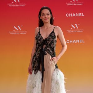 Marion Cotillard au Théâtre de la Gare du Midi lors de la Cérémonie d'ouverture du Festival international du film de Biarritz - Nouvelles Vagues 2026, le 23 juin 2026.  © Jean-Marc Lhomer / Bestimage