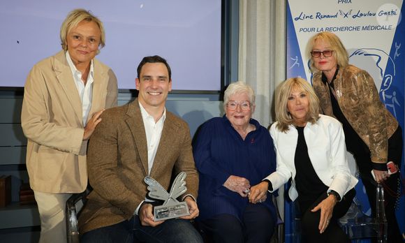 Muriel Robin, Alexandre Loupy, Line Renaud, Brigitte Macron et Claude Chirac - 7ème remise du prix "Fonds de dotation Line Renaud-Loulou Gasté" pour la recherche médicale à la Maison de la Recherche à Paris le 17 novembre 2025. © Coadic Guirec/Bestimage