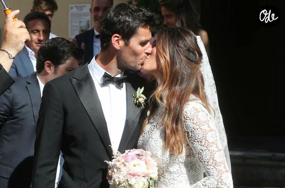 Le couple partage ensemble à un nouveau projet, un nouveau livre baptisé "Gueules de stars"

Exclusif - Arrivées et sorties du mariage religieux de Karine Ferri et Yoann Gourcuff à l'église de La Motte, France, le 8 juin 2019. Photo : Bestimage