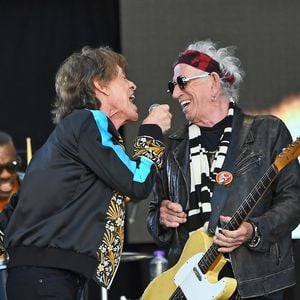 Il affirme : "Autant j'aime l'homme qu'est Mick, autant c'est quelqu'un de très dur dans le boulot".
Les Rolling Stones (Ron Wood, Mick Jagger et Keith Richards) en concert à Hyde Park, le 3 juillet 2022.
© AGENCE / BESTIMAGE