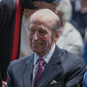 Le prince Edward, duc de Kent, patron du "Newbury Spring Festival", assiste à une représentation de l'Orchestre Philharmonique de Londres en l'Eglise Saint-Nicolas à Newbury, le 20 mai 2024.