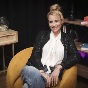 Quand on lui demande si ses filles pourraient elles aussi un jour se lancer dans l'aventure Miss France, Élodie Gossuin répond.



Élodie Gossuin - Interview En Privé avec (Purepeople)