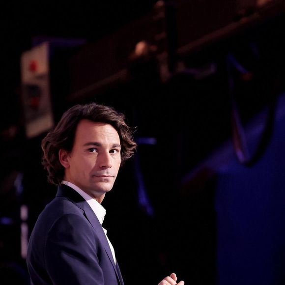 Le chroniqueur n'a toutefois partagé aucune explication.

Exclusif - Bertrand Chameroy sur le plateau de sa nouvelle émission "Bertrand n'a pas sommeil", diffusée à partir du 5 janvier sur France 2
© Dominique Jacovides / Bestimage