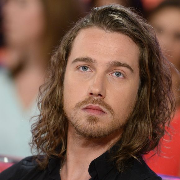 Installé dans une région paisible loin de Paris avec sa famille (les Cévennes),

Julien Doré - Enregistrement de l'émission "Vivement Dimanche" à Paris le 20 mai 2015 et qui sera diffusée le 14 juin 2015. Invité principal Julien Doré