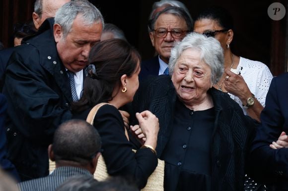 Dominique Tiberi, Xavière Tiberi, le fils et la veuve de J. Tiberi, à la sortie des obsèques de Jean Tibéri, maire de Paris de 1995 à 2001, en l'église Saint-Etienne-du-Mont à Paris le 3 juin 2025. © Christophe Clovis / Bestimage
