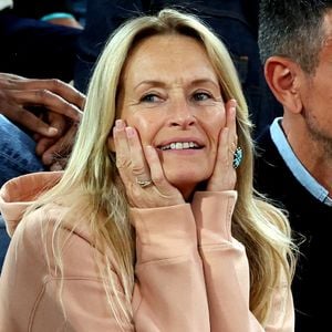 Estelle Lefébure livre ses secrets de forme.

Estelle Lefébure dans les tribunes lors des Internationaux de France de Tennis de Roland Garros, à Paris, France. © Jacovides-Moreau/Bestimage