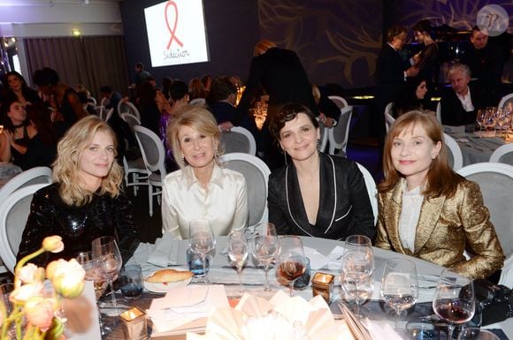 Mélanie Laurent, Anne-Florence Schmitt, Juliette Binoche et Isabelle Huppert  au pavillon d'Armenonville à Paris, le 28 janvier 2016. © Rachid Bellak/Bestimage