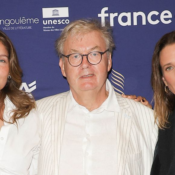 Laetitia Casta, Dominique Besnehard et Camille Cottin au photocall de la cérémonie de clôture lors de la 19ème édition du festival du film francophone d'Angoulême, France, le 29 août 2026. © Coadic Guirec/Bestimage