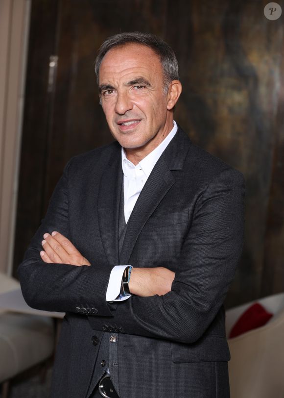 Exclusif - Nikos Aliagas lors de la nomination de Stéphane Bern comme Pape du Patrimoine lors de la Saint Clément au restaurant Alain Ducasse Baccarat, à Paris, France, le 20 novembre 2025. © Denis Guignebourg/Bestimage