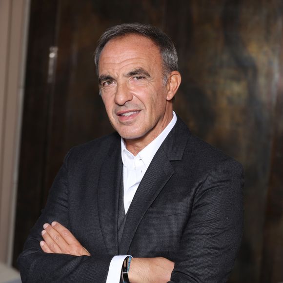 Exclusif - Nikos Aliagas lors de la nomination de Stéphane Bern comme Pape du Patrimoine lors de la Saint Clément au restaurant Alain Ducasse Baccarat, à Paris, France, le 20 novembre 2025. © Denis Guignebourg/Bestimage