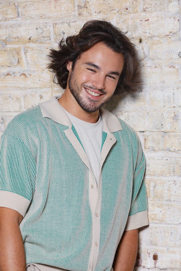 Exclusif - Anthony Colette en prise de vue studio en marge du tournage du clip "Je garde le sourire !" de l'association Laurette Fugain dans les Studios de l'Usine à Paris, France, le 19 septembre 2024. © Christophe Clovis/Bestimage