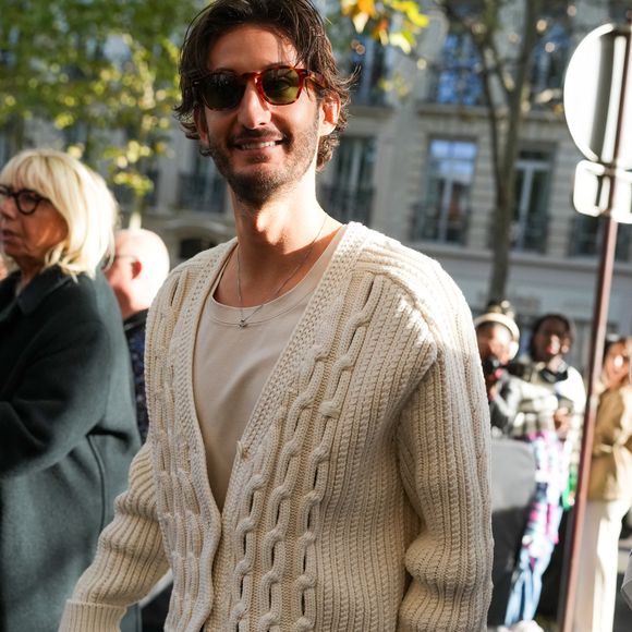 Pierre Niney assiste au défilé Lacoste Womenswear Spring/Summer 2026 dans le cadre de la semaine de la mode à Paris le 05 octobre 2025 à Paris, France. (Photo par Lucia Sabatelli / Bestimage)