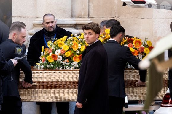 Arrivée du cercueil - Arrivées aux obsèques de Brigitte Bardot en l'église Paroissiale Notre-Dame-de-l'Assomption de Saint-Tropez, France, le 7 janvier 2026.

© Jacovides-Moreau/Bestimage