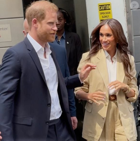 Meghan and Harry are back !

Le prince Harry, duc de Sussex et Meghan Markle, duchesse de Sussex, quittent leur hôtel par une porte dérobée à New York. (Backgrid USA / Bestimage).