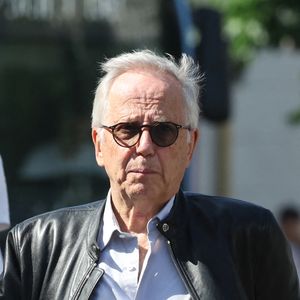 Fabrice Luchini - Arrivées aux obsèques de Philippe Labro en l'église de Saint-Germain-des-Prés à Paris le 13 juin 2025. © Dominique Jacovides - Christophe Clovis / Bestimage