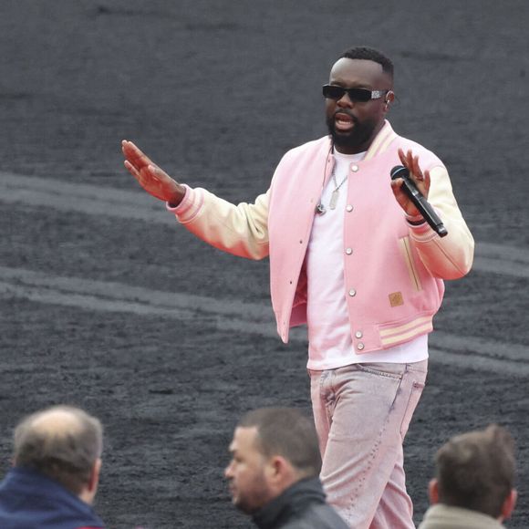 Show de de Gims lors du 105ème Prix d'Amérique à l'Hippodrome de Vincennes le 25 janvier 2026.  © Michael Baucher/PsnewZ/Bestimage