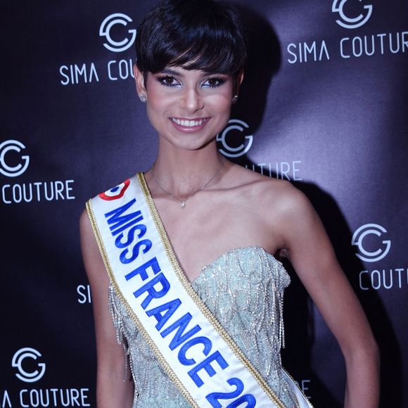 Exclusif - Eve Gilles (Miss France 2024) - Défilé de mode "Sima Couture" à Enghien le 5 novembre 2024. © Rachid Bellak/Bestimage