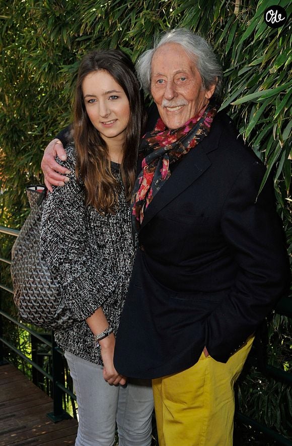 Jean Rochefort et sa fille Clémence - Jour 10 - Célébrités aux Internationaux de France de tennis de Roland-Garros lors du match opposant Jo-Wilfrid Tsonga à Roger Federer le 4 juin 2013.