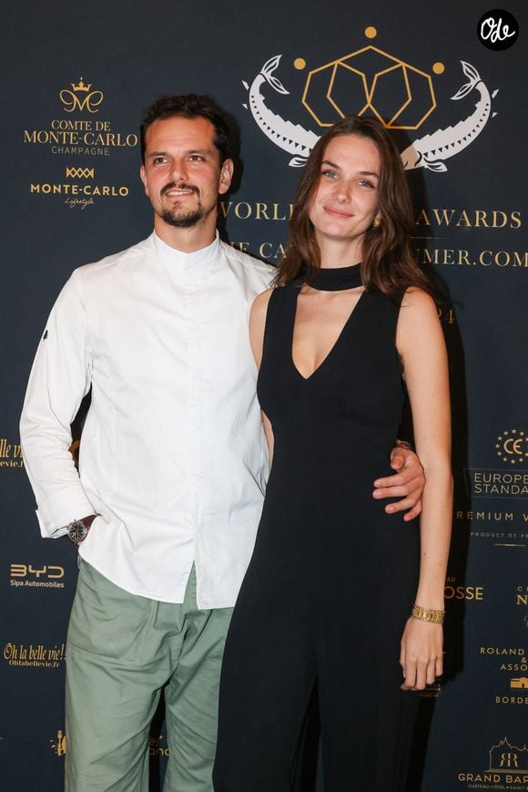 Exclusif - Le chef Juan Arbelaez et sa compagne Cassandre Verdier, lors du "World Caviar Awards", le 1er championnat du monde de Caviar au Château Hôtel Grand Barrail à Saint-Emilion, en Gironde, France, le 30 octobre 2024. © Jean-Marc Lhomer/Bestimage