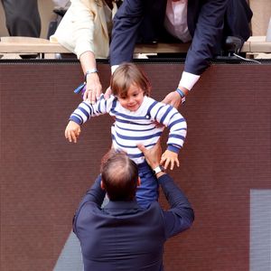 Rafael Nadal et son fils Rafael Junior - Hommage à Rafael Nadal lors des internationaux de France de tennis à Roland Garros le 25 mai 2025.

© Dominique Jacovides / Cyril Moreau / Bestimage