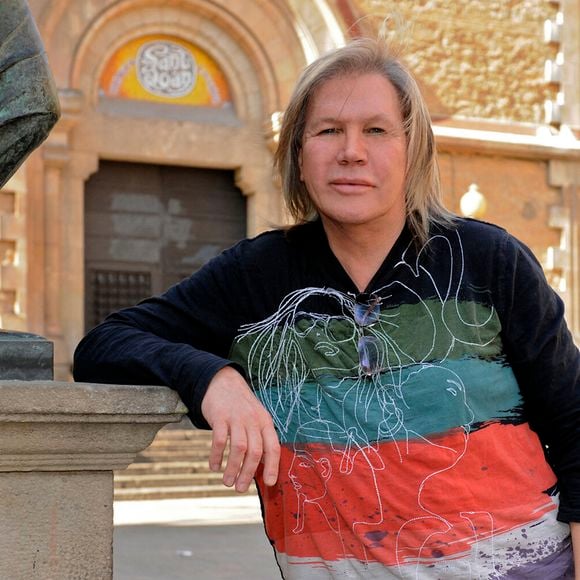 Devenu accro aux jeux en ligne, le chanteur avait dilapidé toute sa fortune. 

Exclusivité - Patrick Juvet à Barcelone avant d'embarquer pour la croisière Âge tendre et tête de bois © APS-Medias/ABACAPRESS.COM