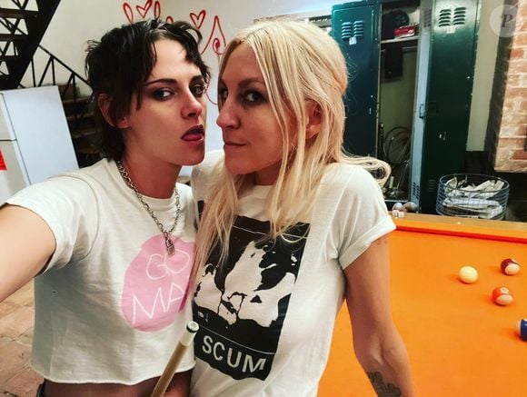 Environ 170 invités étaient présents. 

Kristen Stewart et sa fiancée l'actrice Dylan Meyer.
© Instagram Dylan Meyer (@spillzdylz)