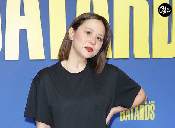 Elle évoque notamment des problèmes de vision, d’audition, de sommeil et de fatigue.

Laura Felpin lors de la première du film « Une famille de bâtards » au cinéma Pathé Palace à Paris, le 7 juin 2026.

© Coadic Guirec / Bestimage
