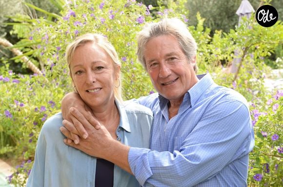 Info - Patrick Sabatier est grand-père pour la première fois, sa fille Margaux a donné naissance à une petite fille prénommée Brune - Exclusif - Patrick Sabatier et sa femme Isabelle - C'est durant le week-end du 9 au 11 octobre que le grand chef Christophe Leroy de Saint-Tropez, a organisé dans son hôtel restaurant situé dans la Palmeraie, les premières vendanges de Marrakech avec la complicité de l'organisatrice Stéphanie Cassan, en présence du Consul de France, au profit de l'association CSSF qui aide à la scolarisation, de jeunes filles marocaines issues du milieu rural. Trois jours après l'annulation de la fête de la bière à Casablanca, organiser des vendanges autour du terroir et des vignes marocaines étaient osées. Pourtant la manifestation qui réunissaient des viticulteurs venus de tout le Maroc et de la région du vin de Meknes ou d'Essaouira a remporté un fier succès lors de la dégustation des crus Marocains dans les jardins de l'hôtel.
Une conférence de l'astronaute Patrick Baudry qui était venu avec sa femme Stéphanie pour raconter la première bouteille de bordeaux français qu il a emmené lors de son vol dans l'espace.. Un dîner a eu lieu pour clôturer l'évènement cuisiné à 4 mains entre Christophe Leroy et la grande chef Marocaine Myriam Ettahri (jury de l'émission MasterChef Marocain) et d'une vente aux enchères au profit de l'association.
Le grand artiste contemporain Karl Lagasse avait réalisé une réalisation sur les vendanges dans les bassins avec les fontaines de l'hôtel. © Rachid Bellak/ LMS/ Bestimage #
No web Belgique et Suisse | 00277243