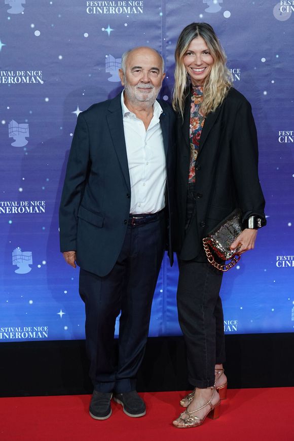 Depuis, le couple file le parfait amour.

Gérard Jugnot et sa femme Patricia Campi lors de la 5ème édition du festival Cinéroman à Nice le 3 octobre 2023.

© Norbert Scanella / Panoramic / Bestimage