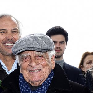 engagement

Paul Belmondo, Alain Belmondo, Stella Belmondo - Inauguration de "La promenade Jean-Paul Belmondo" au terre-plein central du pont de Bir-Hakeim, ouvrage public communal situé sous le viaduc du métro aérien, à Paris (15e, 16e) le 12 avril 2023. Lors de la séance d'octobre 2021, le Conseil de Paris avait décidé d'honorer la mémoire de Jean-Paul Belmondo, comédien, producteur de cinéma et directeur de théâtre français. © Cyril Moreau/Bestimage