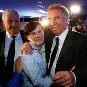 Une complicité qui s’exprime aussi dans leur humour, comme en témoigne la confidence de 2007 sur sa « virilité ».


Président du Parti du Centre (MoDem) et candidat à la mairie de Pau, François Bayrou célèbre avec sa femme Elisabeth après avoir remporté le vote à l'issue du second tour des élections municipales françaises, à Pau, dans le sud-ouest de la France, le 30 mars 2014. Photo by Patrick Bernard/ABACAPRESS.COM