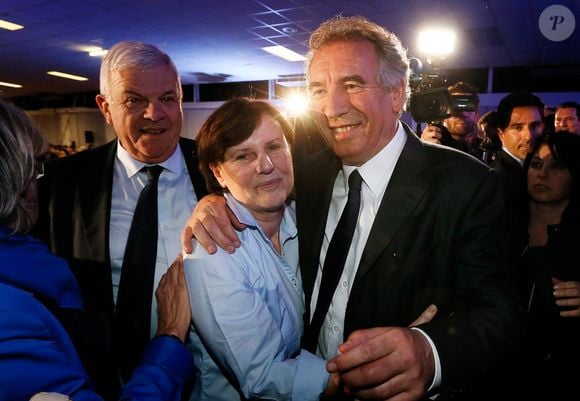 Une complicité qui s’exprime aussi dans leur humour, comme en témoigne la confidence de 2007 sur sa « virilité ».


Président du Parti du Centre (MoDem) et candidat à la mairie de Pau, François Bayrou célèbre avec sa femme Elisabeth après avoir remporté le vote à l'issue du second tour des élections municipales françaises, à Pau, dans le sud-ouest de la France, le 30 mars 2014. Photo by Patrick Bernard/ABACAPRESS.COM