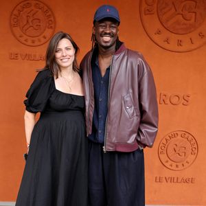 Mory Sacko et sa compagne Emilie Rouquette au village lors des Internationaux de France de Tennis de Roland Garros le 3 juin 2026 © Jacovides / Moreau / Bestimage