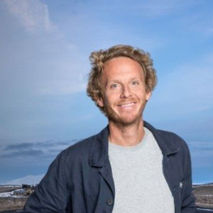 Un quotidien compatible avec sa vie professionnelle à Paris car cinq numéros de Bel & bien sont tournés chaque jeudi et vendredi. Ce qui lui permet de profiter à Bordeaux le reste du temps, notamment auprès de ses trois enfants.

Arnaud Lauqué, figure de France 3 Nouvelle Acquitaine