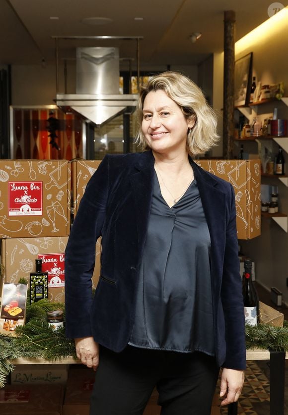 Exclusif - Luana Belmondo lors du lancement de la "Luana Box 2" pour les fêtes de Noël à l'école de cuisine "Cooking Baz'art" à Paris, le 2 décembre 2021. 
© Marc Ausset-Lacroix / Bestimage