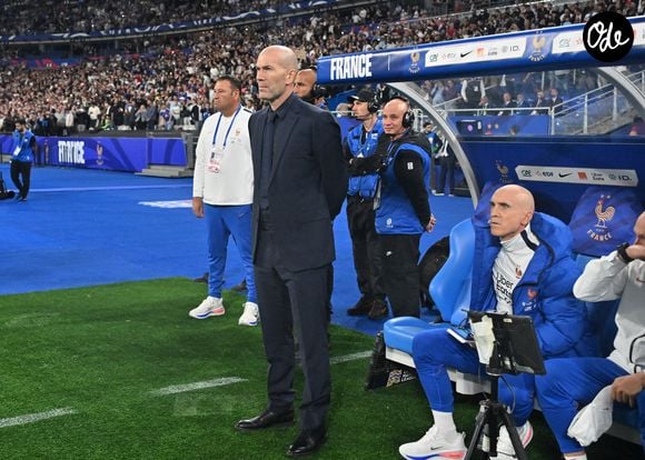 Zinédine Zidane lors du match de football de la Ligue des nations de l'UEFA opposant la France à l'Italie (1-1) au Stade de France à Saint-Denis, France, le 2 octobre 2026. © Christian Liewig/Bestimage