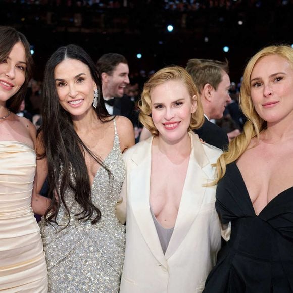Scout Larue Willis, Demi Moore, Tallulah Willis et Rumer Willis, à la 97e cérémonie des Oscars, le 2 mars 2025. 

Photo : AMPAS / ZUMA Press Wire