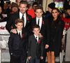 Une tentative de rapprochement initiée par son frère Cruz est restée sans réponse

David Beckham, Brooklyn Beckham, Cruz Beckham, Romeo Beckham, Victoria Beckham lors de la première du film "The Class of 92", en décembre 2013. Photo par EXPRESS SYNDICATION / BESTIMAGE